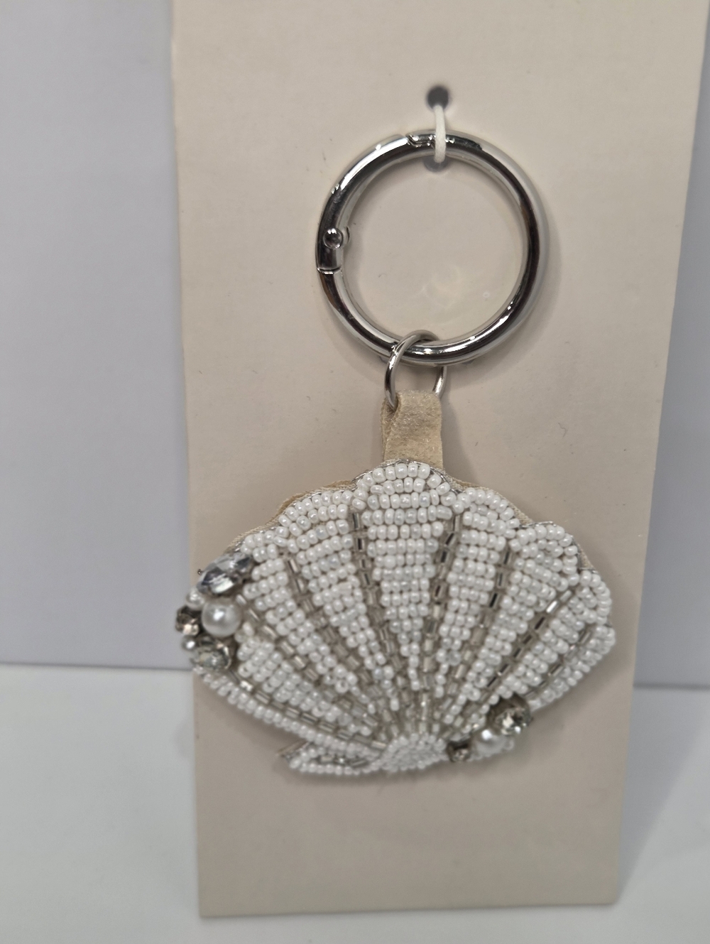 🤍🔹️Mirasol 🔹️"Uk Tk Maxx " White Beaded Shell Key & Card Holder